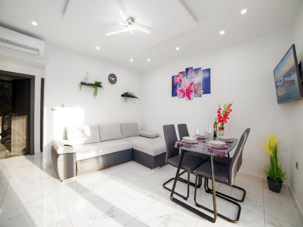 Vega Lux Apartment - Apartment with jacuzzi near the sea, Vega Lux Apartment Jadranovo